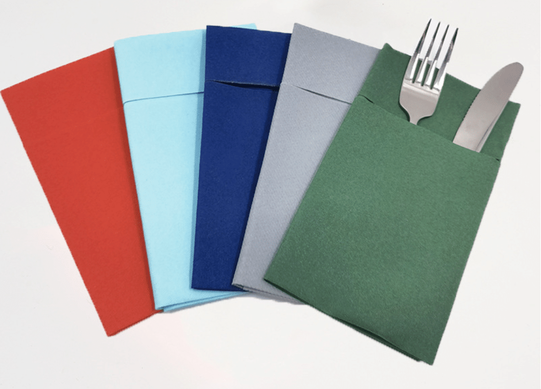 AkitaINK 900 pcs Lingettes de serviettes jetables en papier pliées