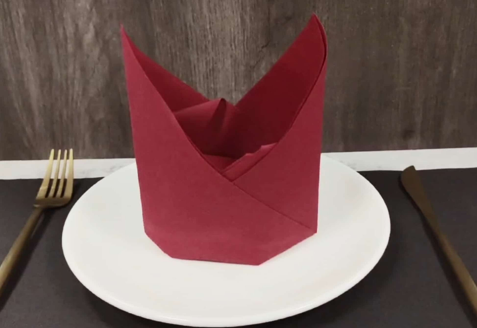 Napkins Folding For Restaurants: Bishop's Hat